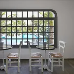 Fenix 4* Perissa (Santorini)