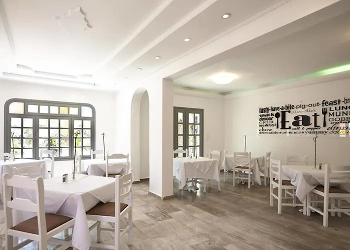 Fenix Hotel Perissa (Santorini)