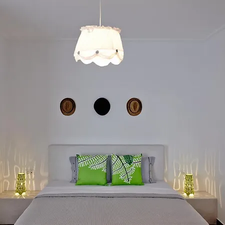 Fenix Perissa (Santorini)