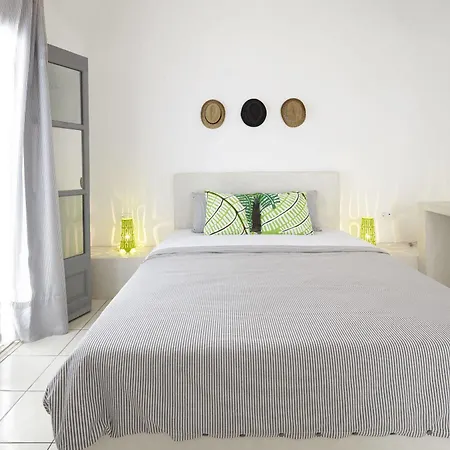 Fenix 4* Perissa (Santorini)