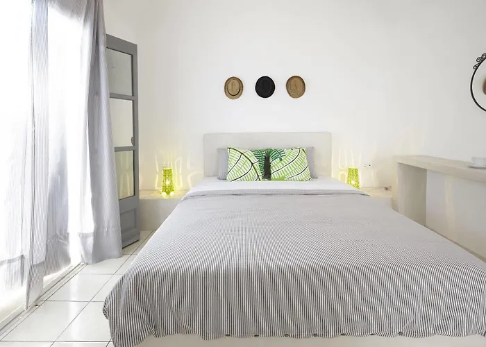 Fenix 4* Perissa (Santorini)