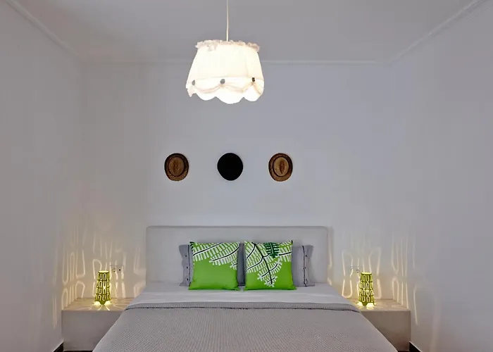 Fenix Perissa (Santorini)