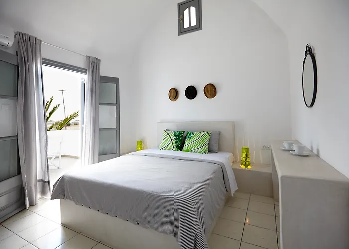 Fenix 4* Perissa (Santorini)