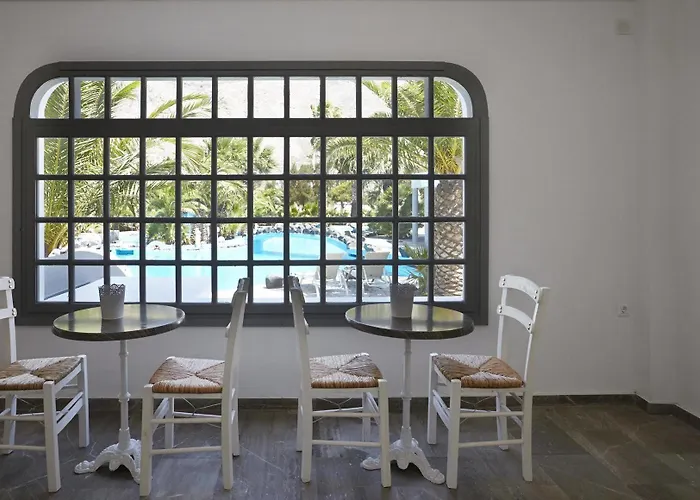 Fenix 4* Perissa (Santorini)