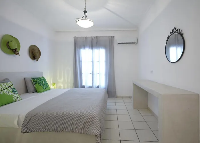 Fenix Perissa (Santorini)