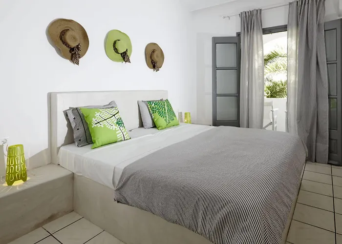 Fenix Hotel Perissa (Santorini)