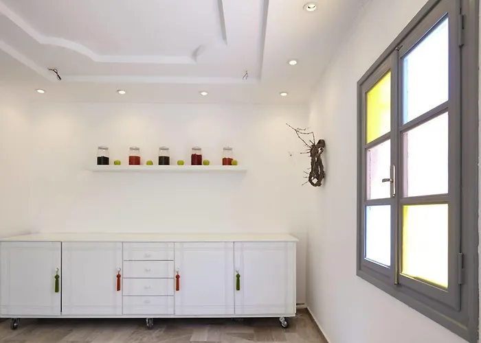 Fenix Perissa (Santorini)